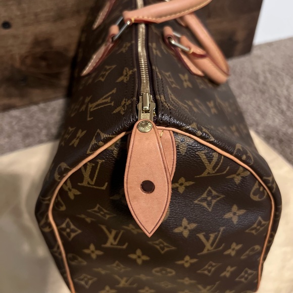 🔥SOLD: AUTHENTIC LV SPEEDY 40🔥 - Picture 3 of 15